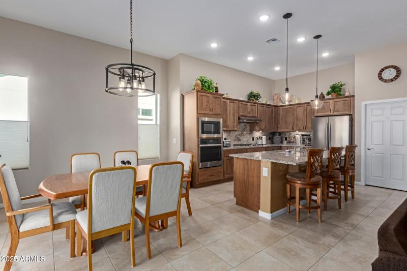 Eat-in Kitchen Dining