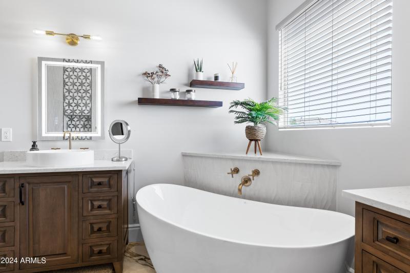 Primary Bath - Soaking tub