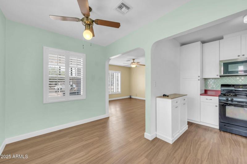 2242 E Harvard St-16