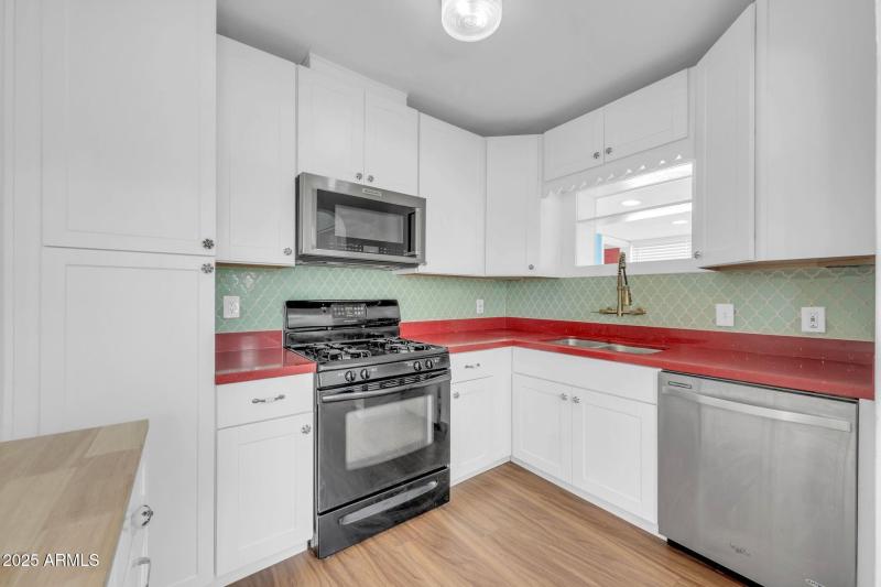 2242 E Harvard St-17