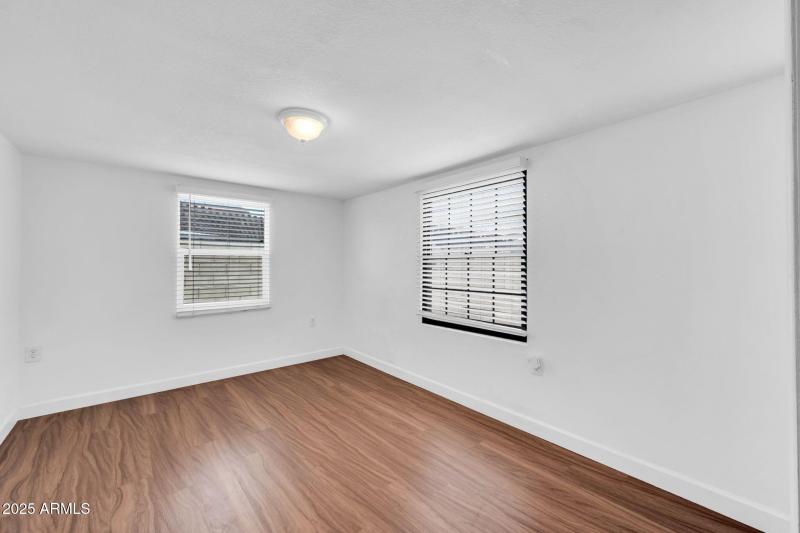 2242 E Harvard St-18