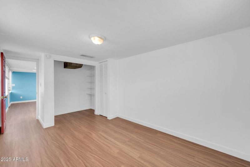 2242 E Harvard St-20