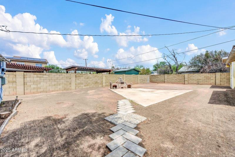 2242 E Harvard St-34