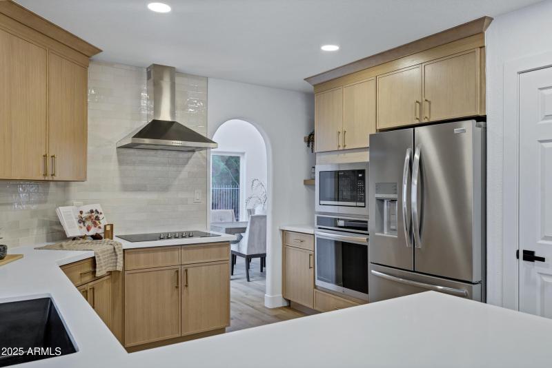 1527 E Mission Ln-21