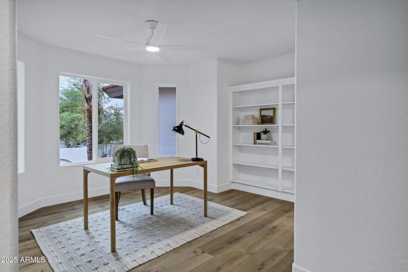 1527 E Mission Ln-26