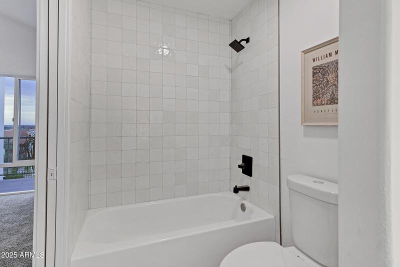 1527 E Mission Ln-46