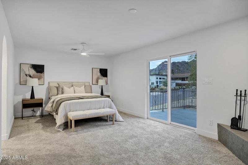 1527 E Mission Ln-49