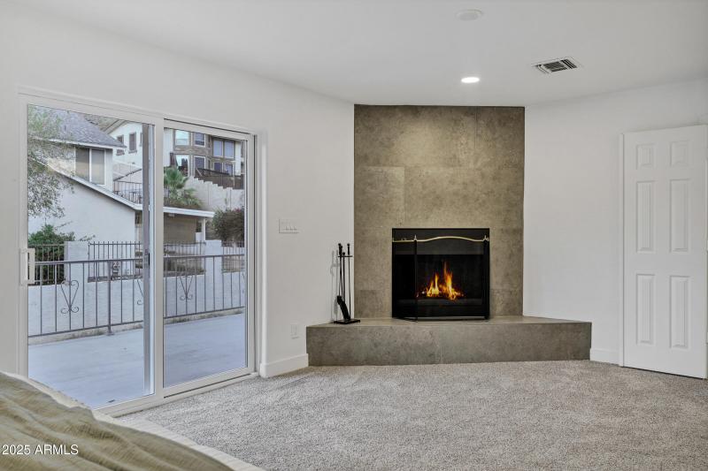 1527 E Mission Ln-51