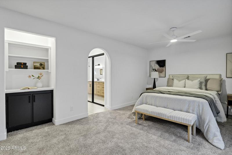 1527 E Mission Ln-52