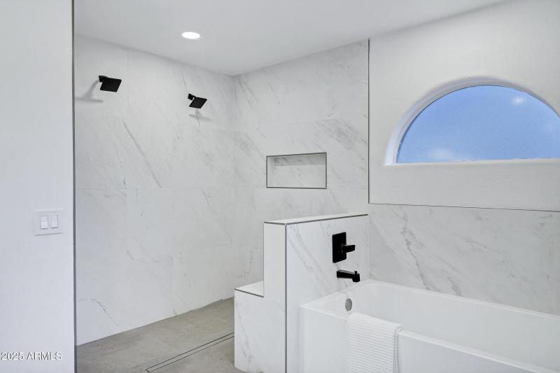 1527 E Mission Ln-55