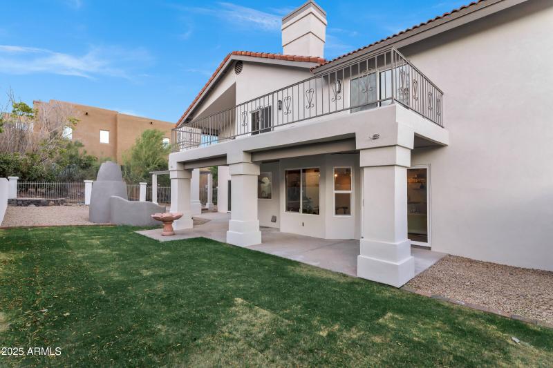 1527 E Mission Ln-59