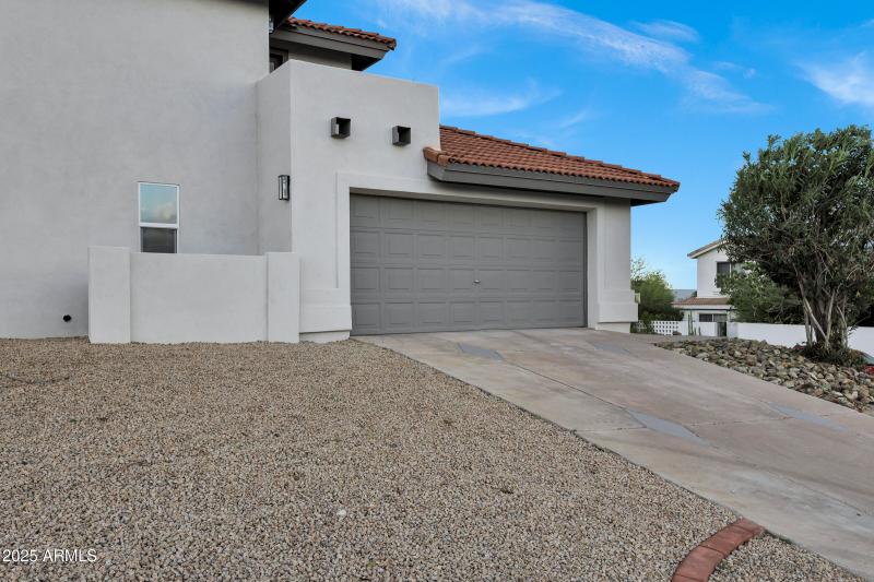 1527 E Mission Ln-67