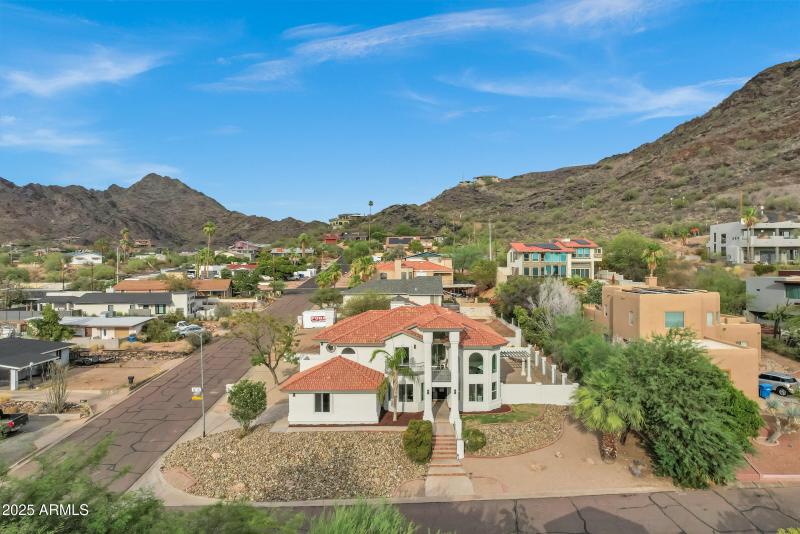 1527 E Mission Ln-68