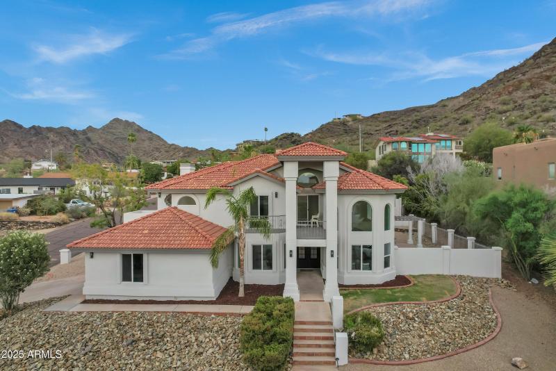 1527 E Mission Ln-82