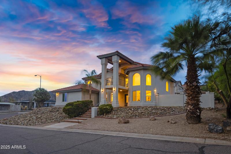 1527 E Mission Ln-88