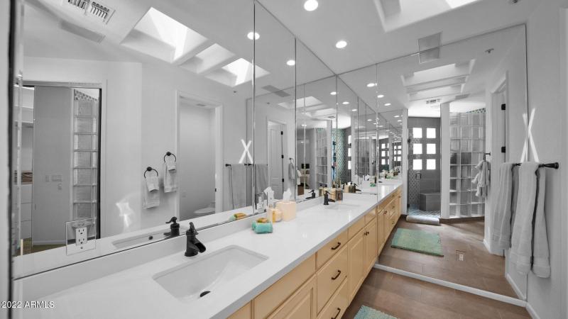 Upstairs full bathroom