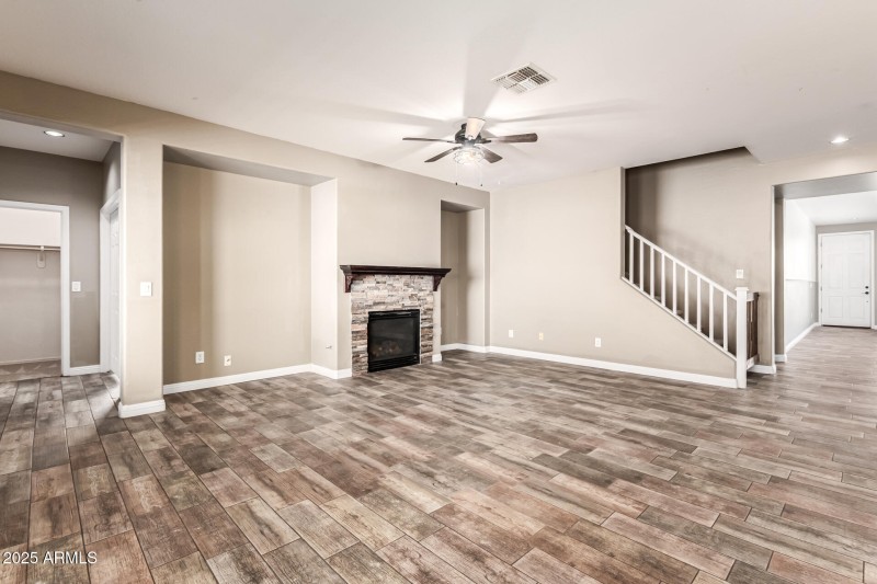 14 - Desert Horizons