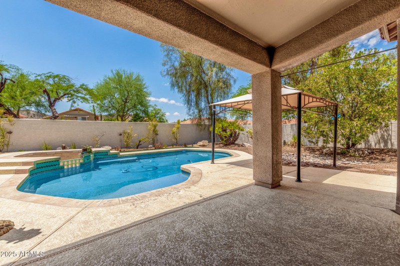 Large Cov'd patio/Pool