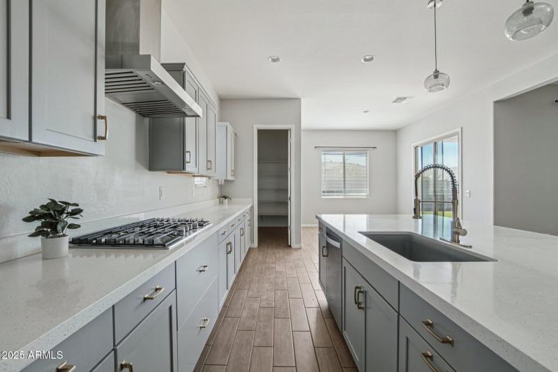 34-web-or-mls-N 185th Ave-S2706-034