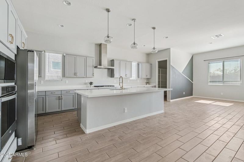 32-web-or-mls-N 185th Ave-S2706-032