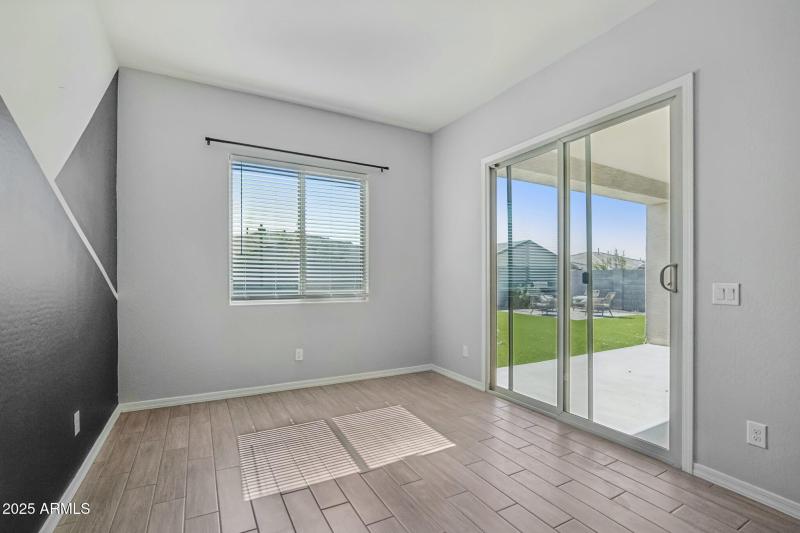 21-web-or-mls-N 185th Ave-S2706-021