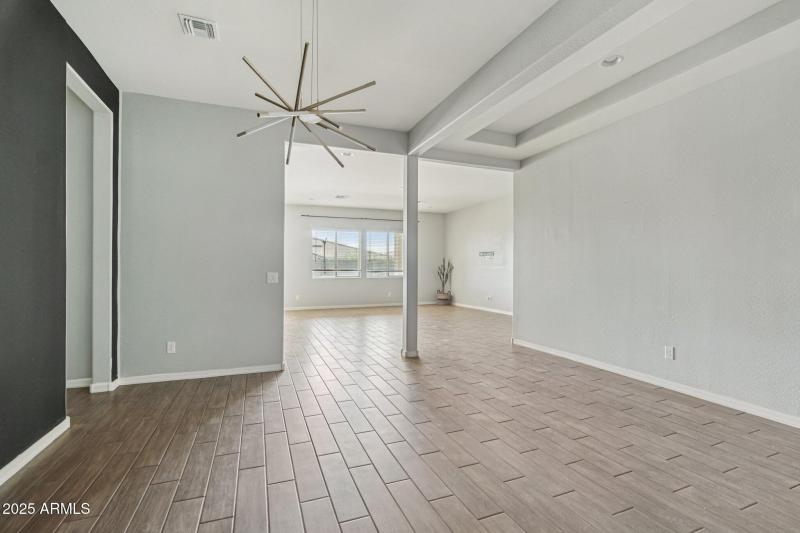 6-web-or-mls-N 185th Ave-S2706-006