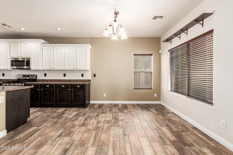 686750_16 - Desert Horizons (1)