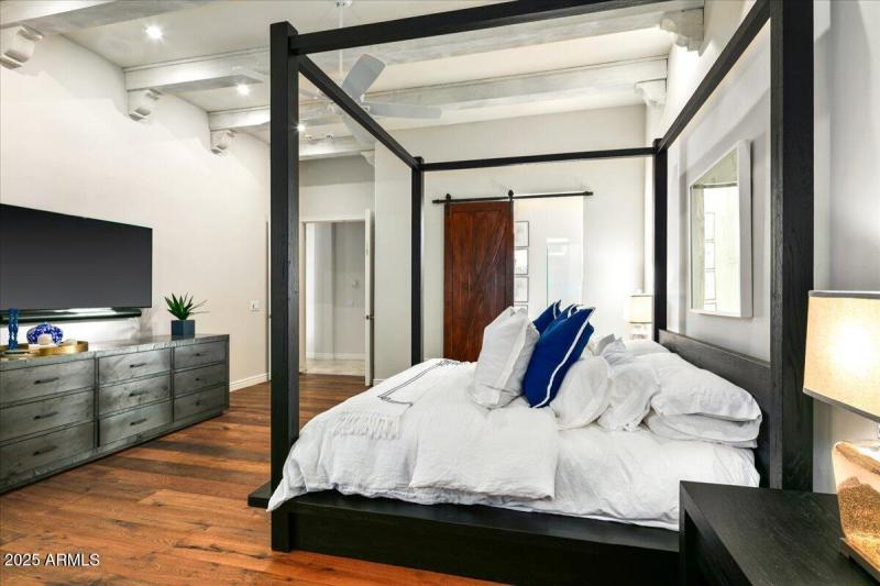 31-Primary Suite Details