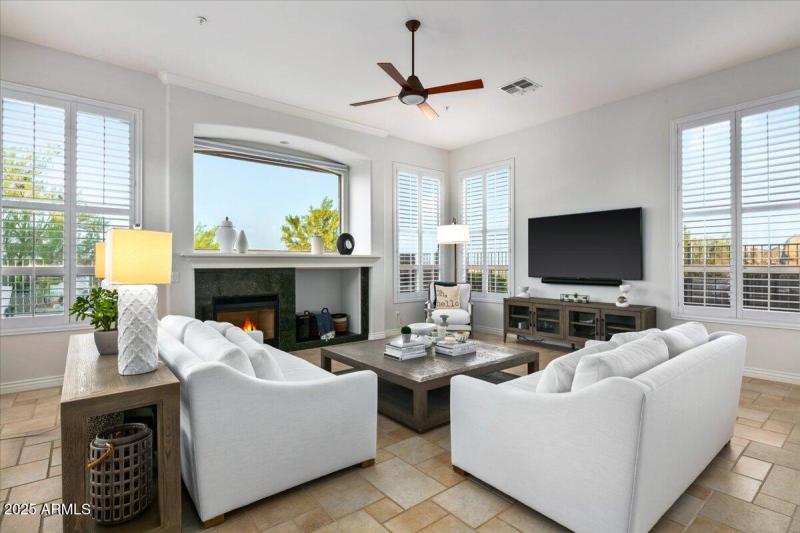 29-Family Room Views