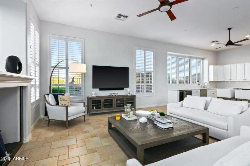 26-Family Room Details