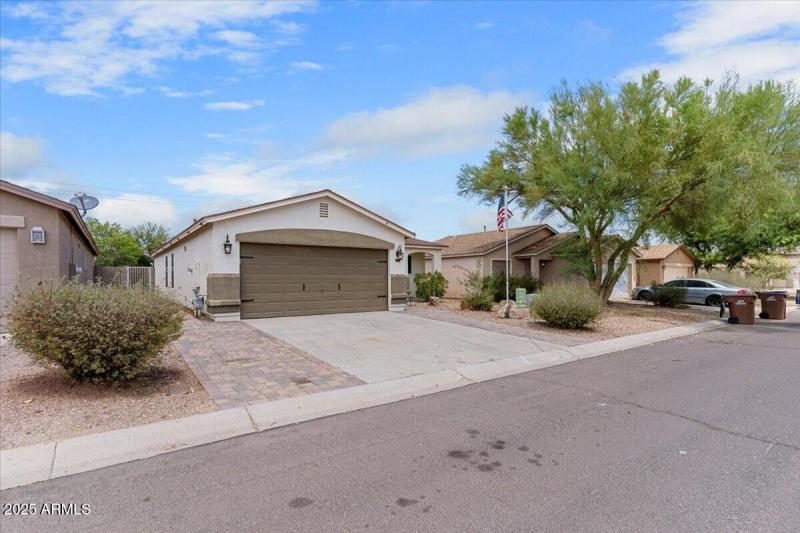 05-1046 E Silversmith Trail