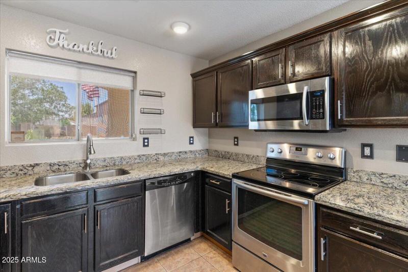 08-1046 E Silversmith Trail