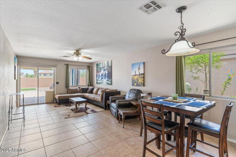 11-1046 E Silversmith Trail