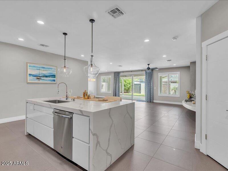 09-1010_E_Pierson_St11