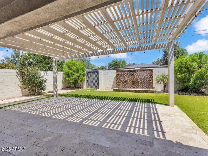 20-1010_E_Pierson_St1