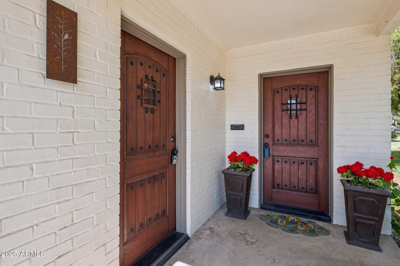 1614 Palmcroft Way SE - Entry