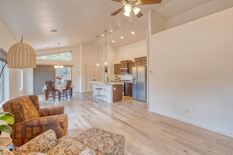 1991 N LAKE BREEZE Road, Lakeside