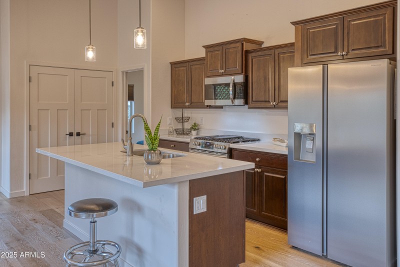 1991 N LAKE BREEZE Road, Lakeside
