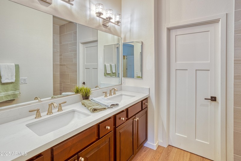 1991 N LAKE BREEZE Road, Lakeside