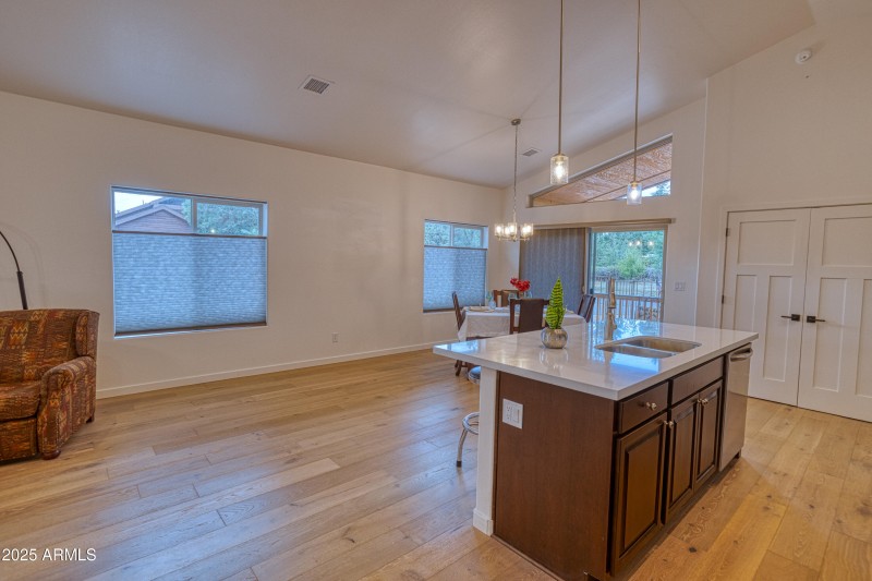 1991 N LAKE BREEZE Road, Lakeside