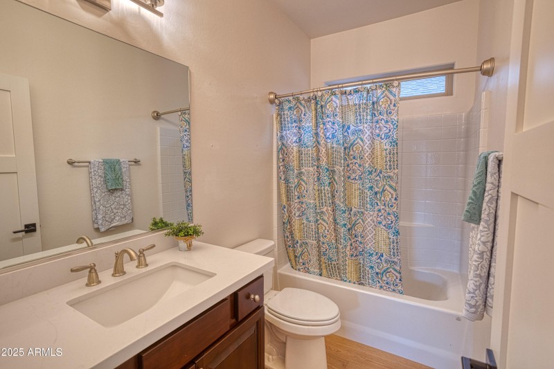 1991 N LAKE BREEZE Road, Lakeside