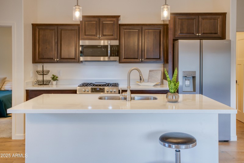 1991 N LAKE BREEZE Road, Lakeside