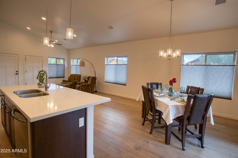1991 N LAKE BREEZE Road, Lakeside