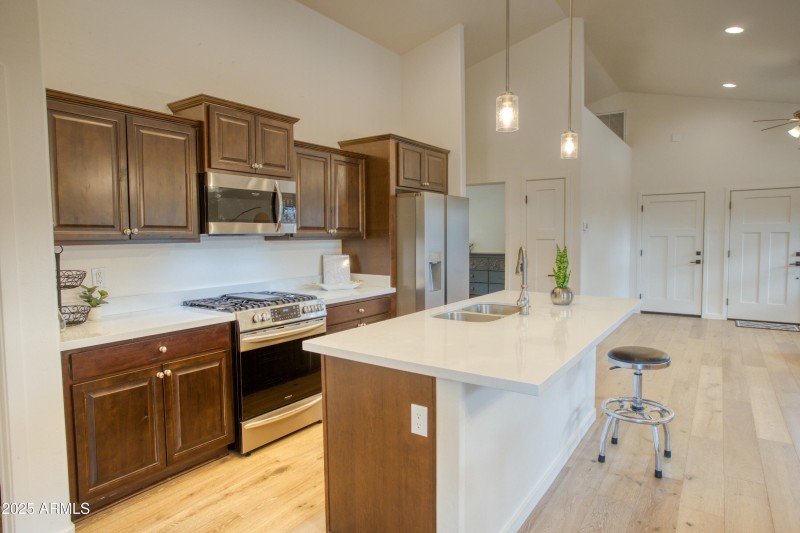 1991 N LAKE BREEZE Road, Lakeside