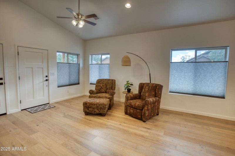 1991 N LAKE BREEZE Road, Lakeside