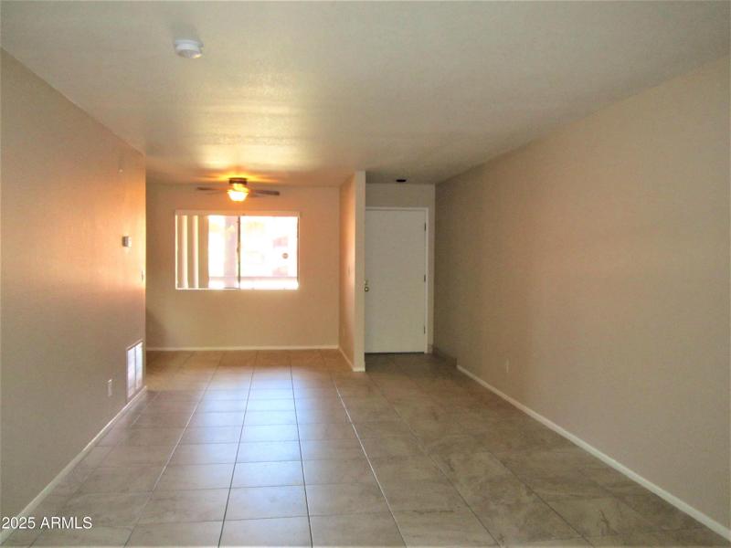 208 ENTRY AND DINING AREA