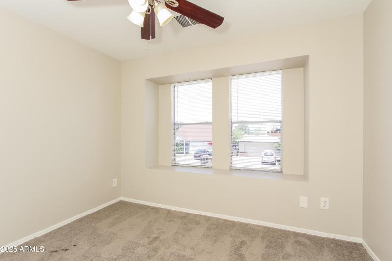 010-photo-primary-bedroom-10955621