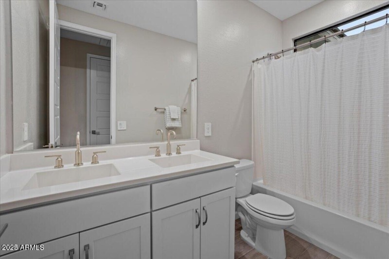 Full Bath with Dual Sinks