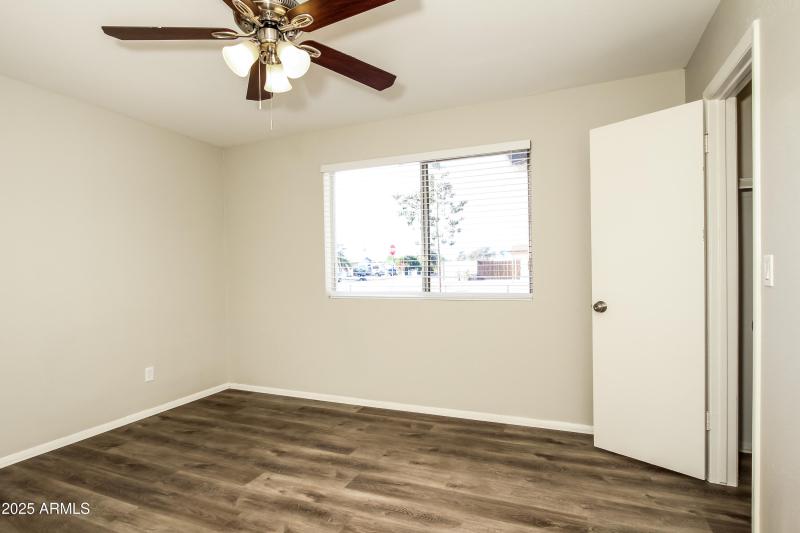 007-photo-primary-bedroom-10224277