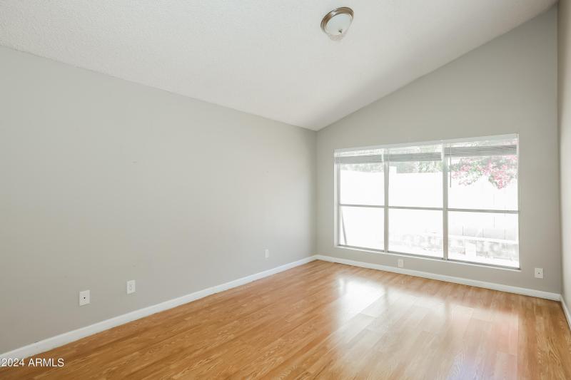 024-photo-primary-bedroom-13782122